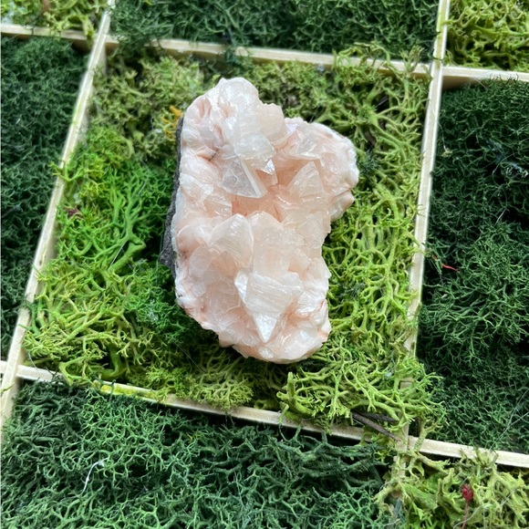 🌸 Pink Heulandite Crystal - Picture 3 of 12